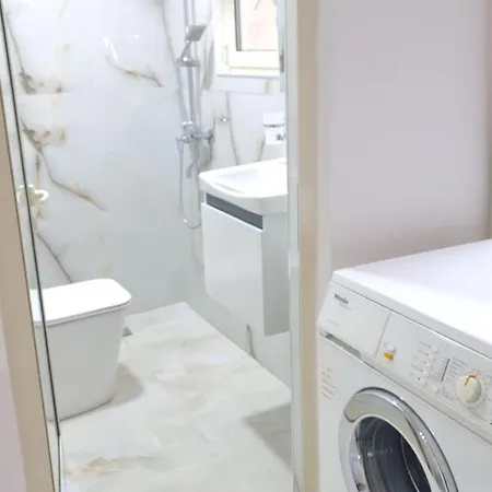 Old Street 2 * 티라나