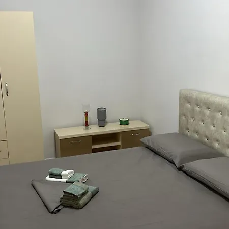 Old Street 2 Frühstückspension Tirana